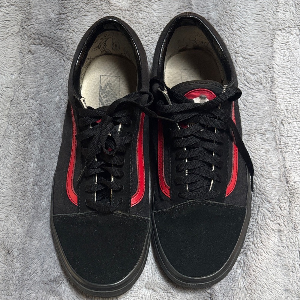 Vans Disney limited addition Men's Sneakers in Black and Red. Old Skool